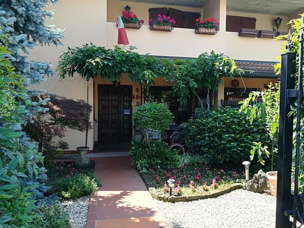 B&B L'Isola Di Casa ブレンバーテ エクステリア 写真